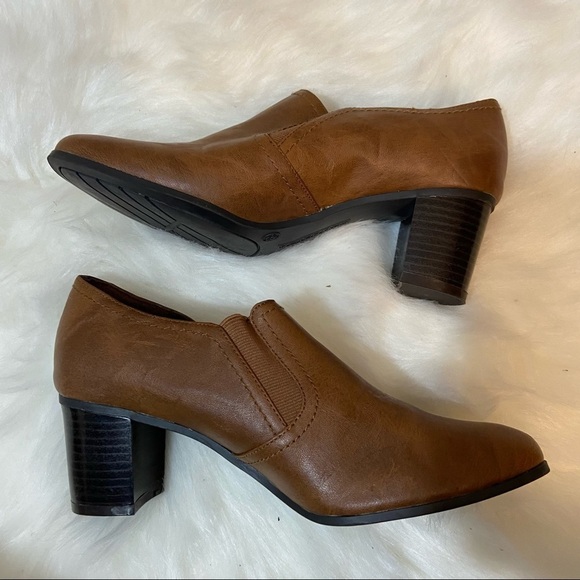🛍️3/$30 Covington women’s tan heeled booties in size 6.5 - Picture 4 of 10